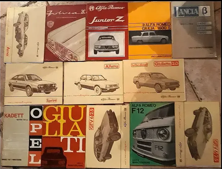 Lots of vintage Alfa Romeo user manuals, in good condition. italian language.