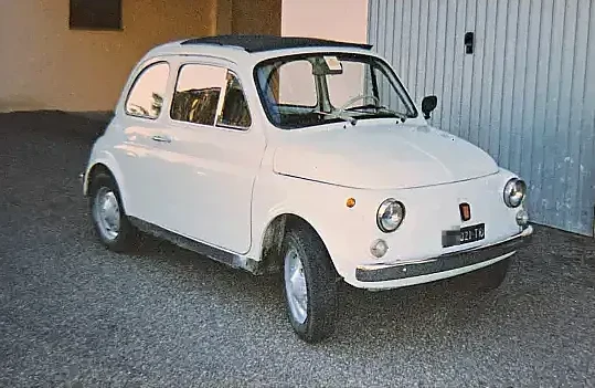 Fiat 500 R 1972 in good condition, bright blue colour, front three-quarter shot.