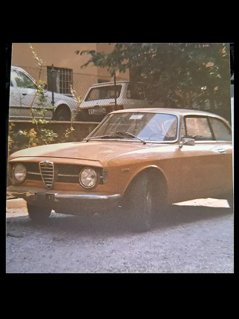 Alfa Romeo Gt Junior scalino, dark yellow, 1969, front three-quarter shot.