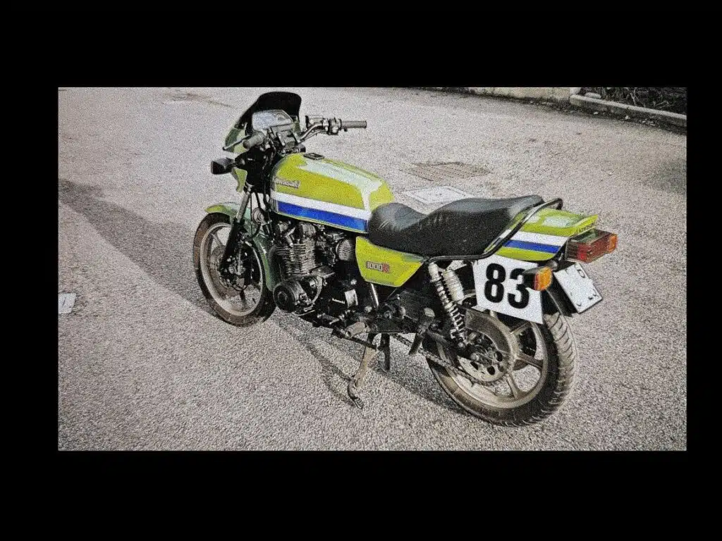 a Kawasaki 1000 R green colour, rear three-quarter shot