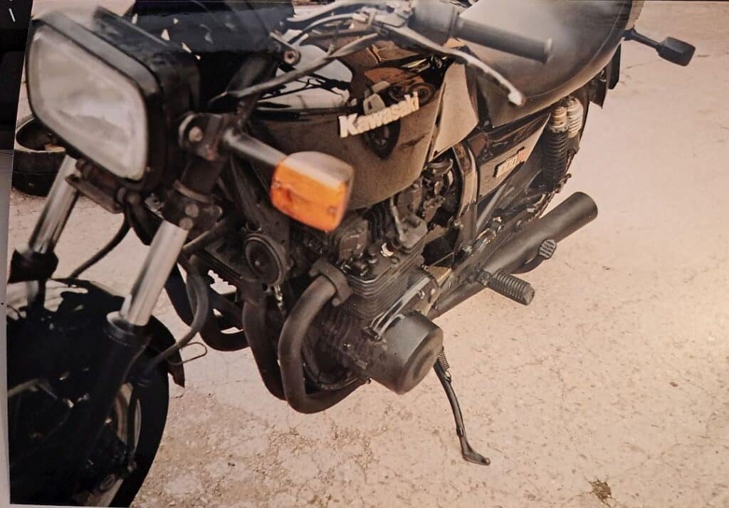 A black kawasaki 1000 R, front three-quarter shot.