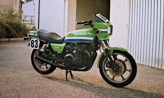Kawasaki 1000 R green colour 1983 Eddie Lawson replica front three-quater shot.