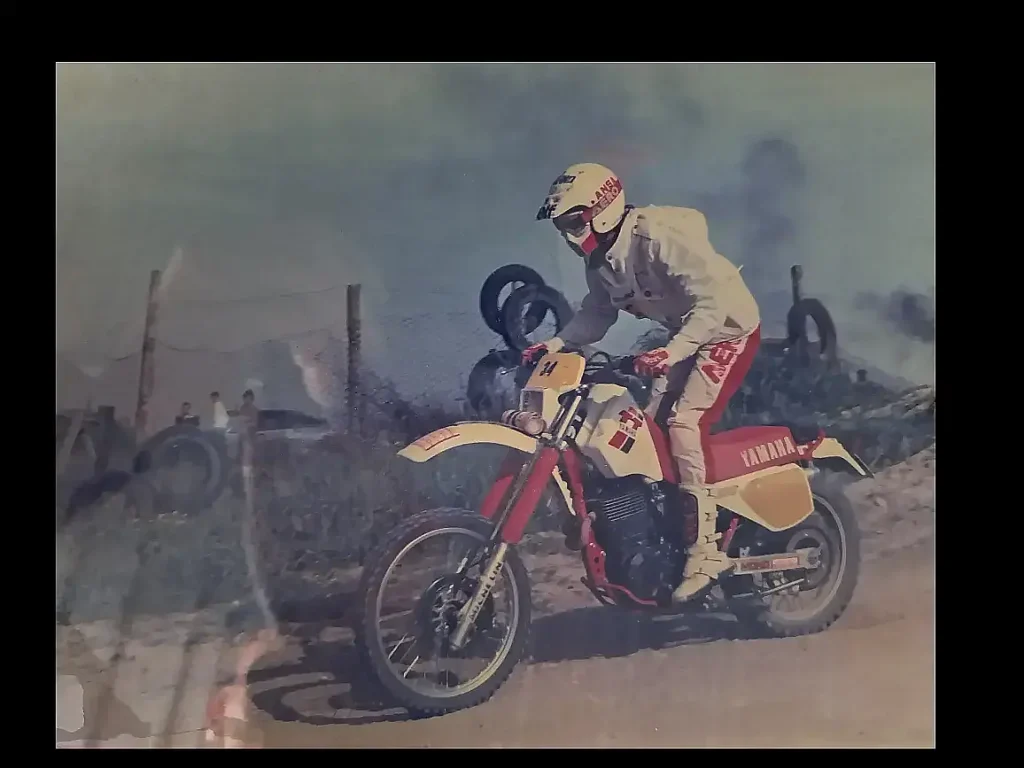 Paolo at Malagrotta motocross track during a special stage on Yanmaha tt 600. Front three-quater shot.